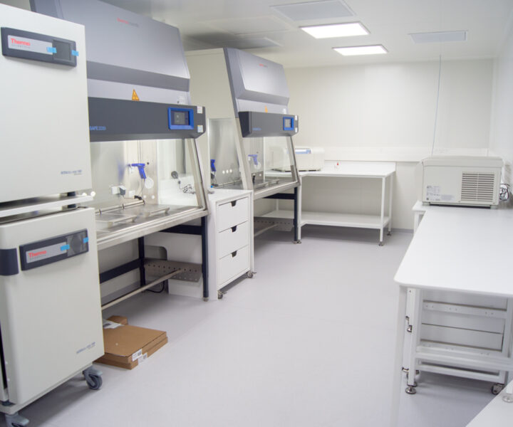 CEED - CM DISTRIBUTION - mobilier de laboratoire pour la recherche sur le diabète, paillasses sur mesure, meubles et plan de travail entièrement inerte aux bacteries