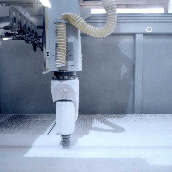 menuiserie et agencement en résine de synthèse sur mesure type krion corian varicor hi macs kerrock vecor meganite