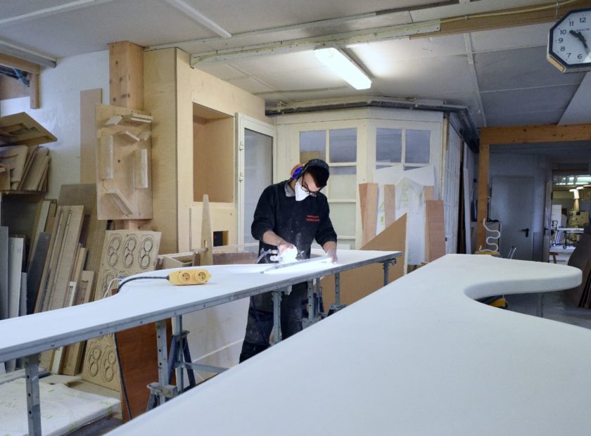 menuiserie et agencement en résine de synthèse sur mesure type krion corian varicor hi macs kerrock vecor meganite