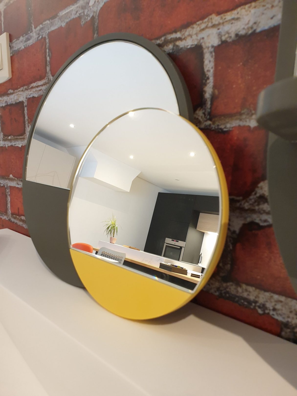 miroir rond décoratif en résine