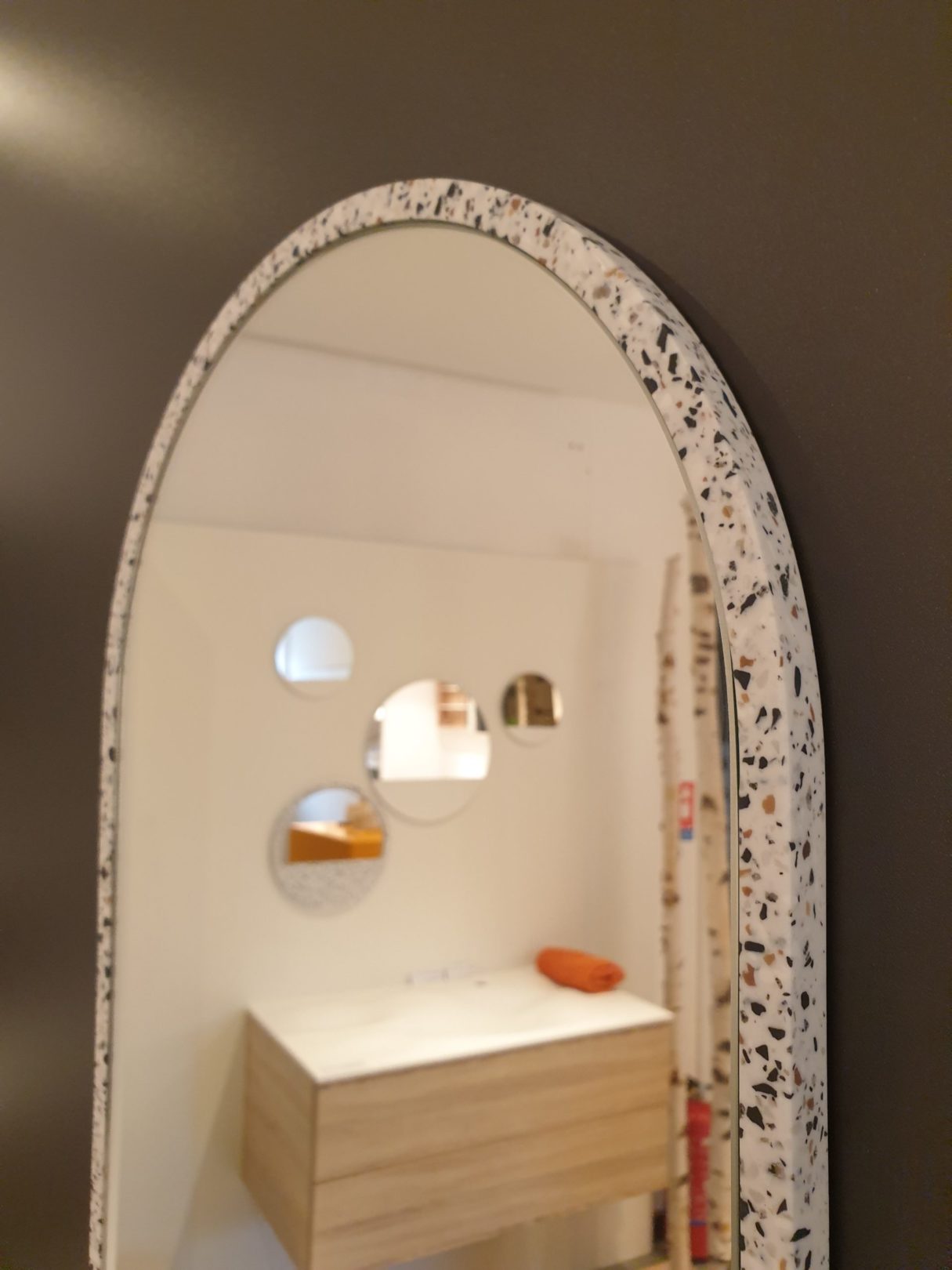 miroir rond décoratif en résine