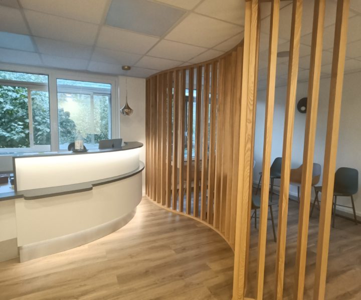 Banque d'accueil en krion porcelanosa grupo fabrication française en résine de synthèse