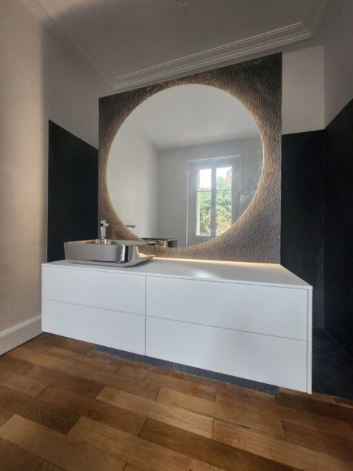 meuble de salle de bains en résine de synthèse Krion Corian, façade en Corian