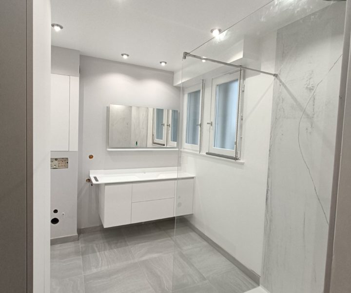 Ensemble de salle de bains résine Corian Krion Varicor ; douche et meuble vasque, armoire de rangement