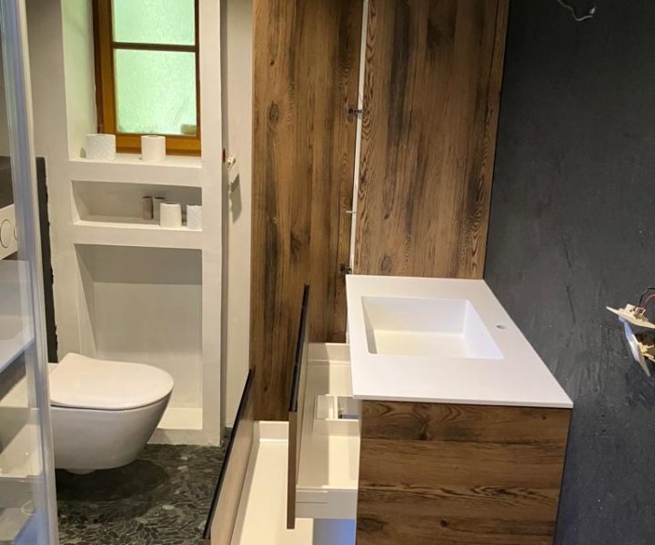 Meuble vasque résine de synthèse Krion et vasque B820 et mobilier en EGGER fabrication France